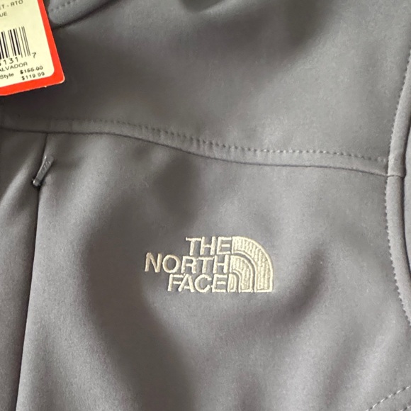 The North Face Jacket 🧥 - Picture 2 of 13